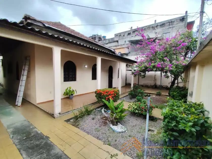 Av. Visconde de Porto Alegre, casa 261 - Centro