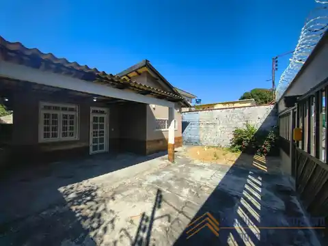 Casa à Venda no bairro Parque 10 de Novembro