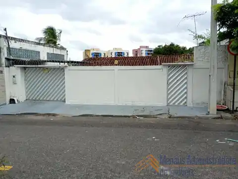 Casa à Venda no bairro Parque 10 de Novembro